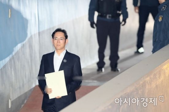 판결문 발표되자 안도의 한숨 쉰 삼성 관계자들