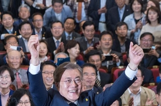 文, 광화문에서 대국민메시지…"통합 대통령 될 것"
