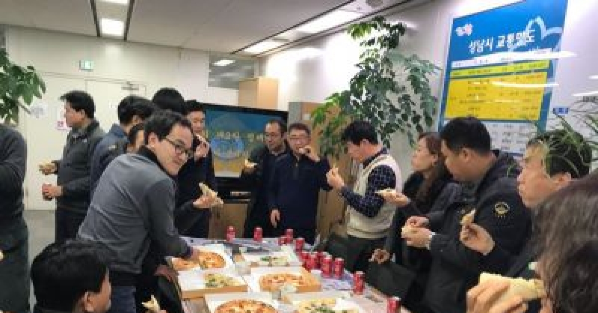 시장피자 이미지