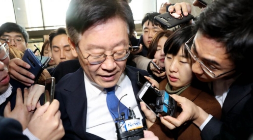 민주당의 '오만'이 위기를 키운다