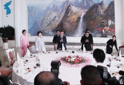 리설주, 오찬 도중 임종석 떠올리며 "섭섭하다"