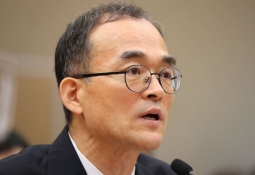 "검사 된 이후 거의 매일 성추행에 시달려" 폭로