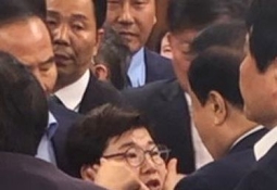 "문희상, 임이자 의원 성추행"…문제의 장면