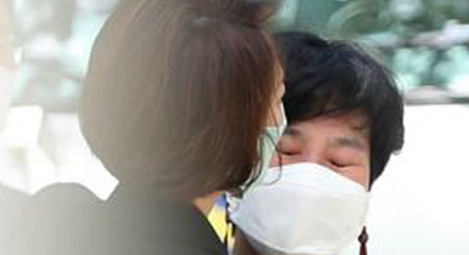 김경수 부인 안고 눈물