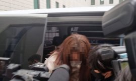 "나 경찰 빽 있다" 검찰, 지하철 휴대전화 폭행녀에 징역 2년 구형