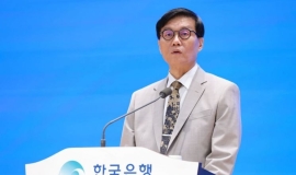 韓경제성장률 0.8% 전망…이창용 “구조개혁 우선순위 세워야”