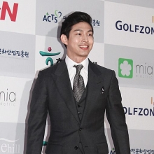 검찰, '스토킹 혐의' UN 출신 배우 최정원 보완수사 요구