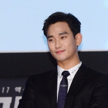 "사진 줄줄이 내리네"…김수현 모델 쓴 기업, 故김새론 교제 논란 '불똥'