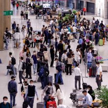 [포토]입국자들로 붐비는 인천공항 1터미널