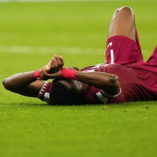 카타르 2연패, 월드컵 개최국 최악의 성적