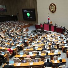 [포토] '만나이 통일' 법률안 국회 통과