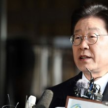 [포토] 이재명, 검찰 출석…대장동 의혹 불거진 후 1년 4개월만
