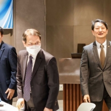 [포토]간담회장 들어서는 안덕근 통상교섭본부장