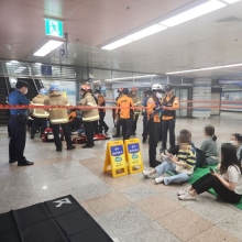 국토부 "수내역 에스컬레이터 역주행 사고, 철도안전법 위반 여부 조사"
