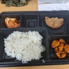 "교도소 식단이 훨씬 낫네"…초라한 코로나 격리 장병 식판에 '부글부글'