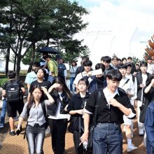 [포토] 강원세계산림엑스포 행사장 둘러보는 관광객들