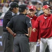 "할많하않"…정용진 신세계 부회장, KBO 방문해 판정 항의