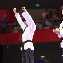 [속보] 항저우 아시안게임 한국 첫 금메달 태권도 품새 '강완진'