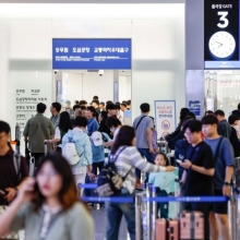 [포토]추석 연휴 앞두고 여행객들로 붐비는 인천공항