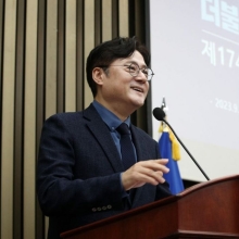 [포토] 미소 짓는 홍익표 원내대표