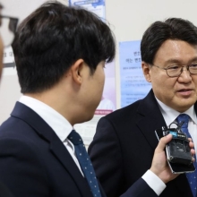 [포토]울산시장 선거개입 선고공판 출석하는 황운하 의원