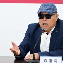 '尹 지지' 김흥국, '해병대 수치' 비판에 "너희만 해병이냐"