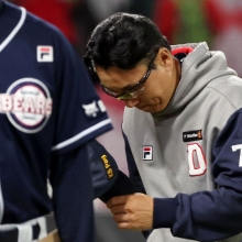 두산 이승엽 감독 "자진 사퇴"…조성환 코치 감독 대행