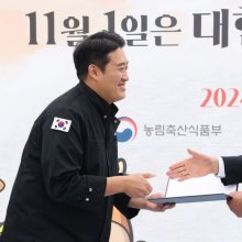 [포토] 한우 홍보대사에 임명된 차민욱 셰프