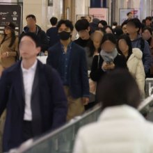 [포토] 쌀쌀해진 날씨, 북적이는 실내