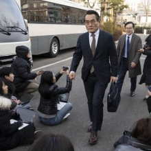 [포토] 첫 변론기일 헌재 향하는 윤 측 법률대리인들