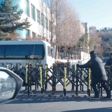 [포토] 법원, 윤석열 대통령 체포영장 발부 '강화된 바리케이드'