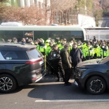 [포토] 한남동 대통령 관저 에워싼 경찰