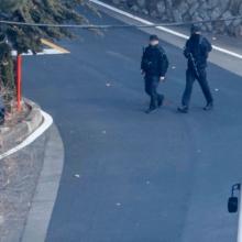 [포토] 총기 들고 경계 근무 서는 대통령 관저 근무자