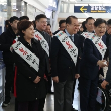 [포토] 귀성인사하는 권영세 국힘 위원장