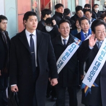 [포토] 귀성 인사 나선 이재명 “시절이 어수선해도 곧 다 정리될 것”