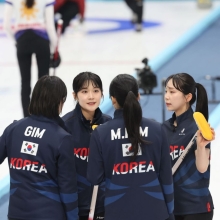 여자 컬링, 조별리그 첫날 '강적' 일본 꺾고 예선 2연승