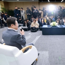 [포토] 이재용 만난 이재명 "삼성 잘살아야 투자자도 잘살아"