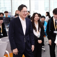 [포토] 청년들과 대화하는 이재용
