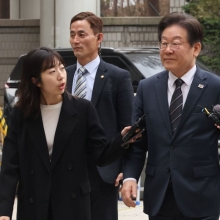 [포토] 취재진 질문에 '묵묵부답'