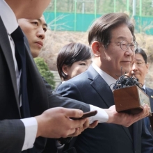 [포토] '정치운명 중대 기로'… 이재명 선거법 위반 2심 선고 출석