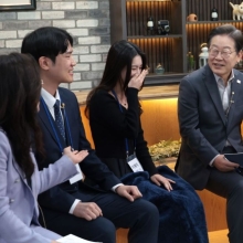 [포토] 이재명, '슬기로운 퇴근생활' 직장인 간담회