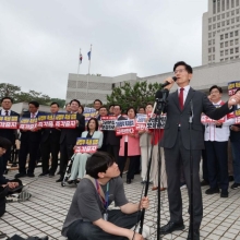 [포토] 대법원 앞에 선 김문수 대선 후보