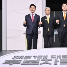 [포토] 첫 TV토론회 나서는 이재명·김문수·이준석·권영국