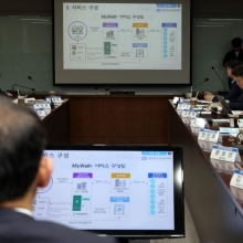 [포토] 마이데이터 선도서비스 시연 보는 참석자들