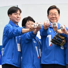 [포토] 야4댕 대표와 이재명, '내란 종식은 기호 1번'