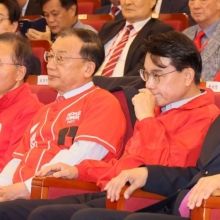 [포토] 심각한 표정의 손학규-윤상현