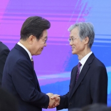 [포토] 대통령 취임식에서 만난 이재명과 조희대