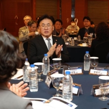[포토] 박수치는 유상임 장관과 장범식 대표