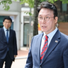 [포토] 취재진 질문에 답하는 김민석 후보자 
