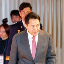 [포토] 행사장 들어서는 오세훈 서울시장